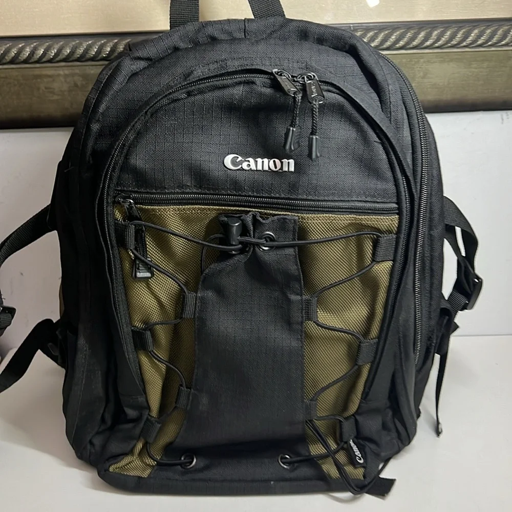Canon Deluxe Backpack 200EG-water resistant back pack